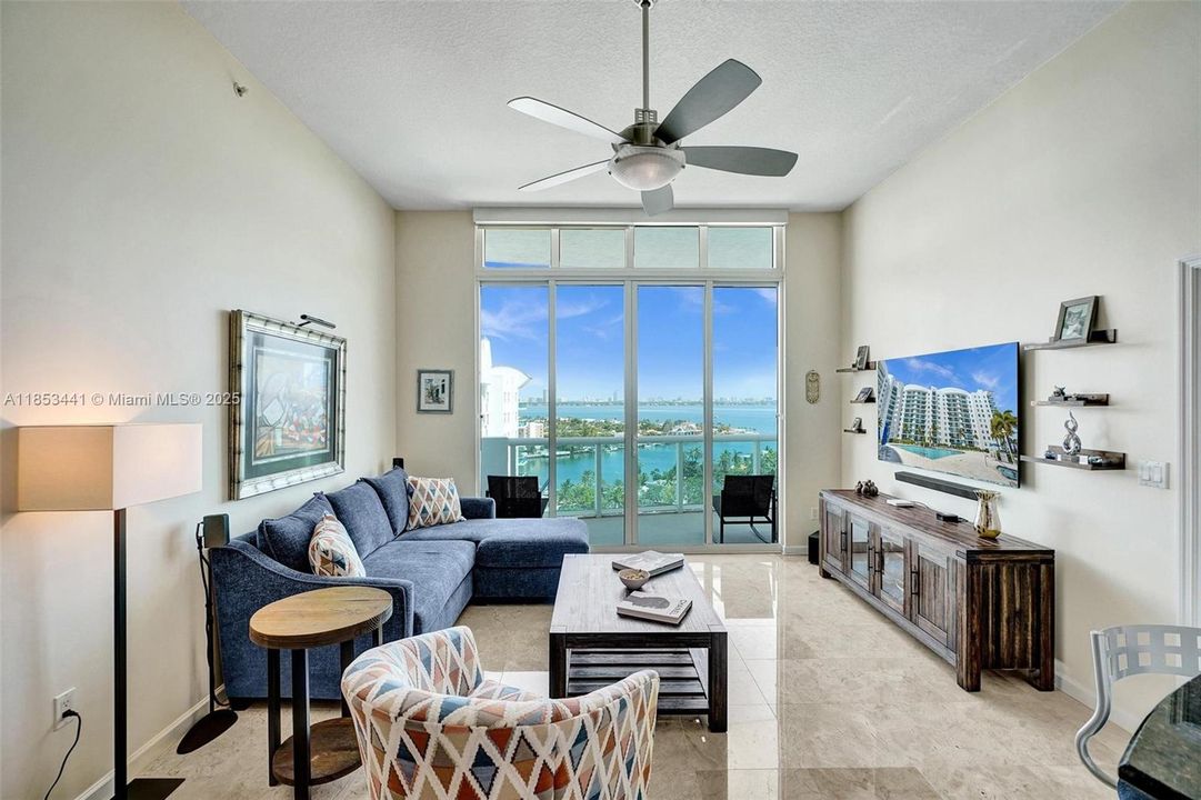 Недавно продано: $675,000 (2 спален, 2 ванн, 1251 Квадратных фут)