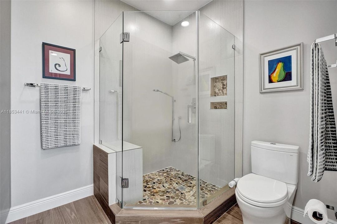 Недавно продано: $675,000 (2 спален, 2 ванн, 1251 Квадратных фут)