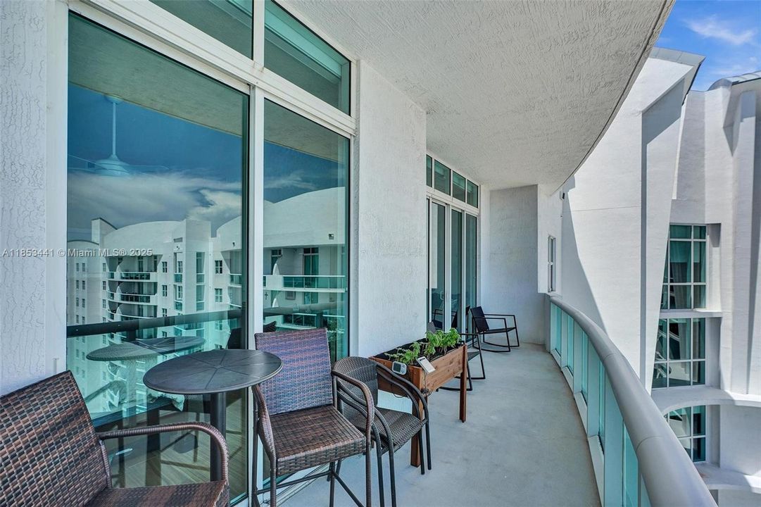 Недавно продано: $675,000 (2 спален, 2 ванн, 1251 Квадратных фут)