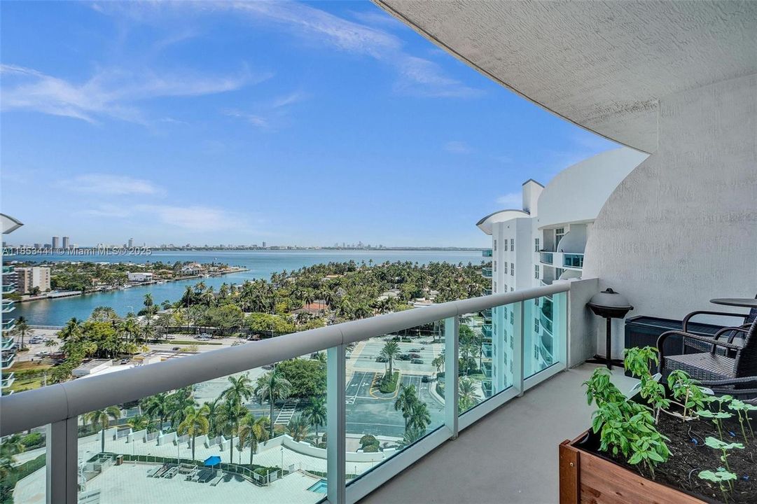 Недавно продано: $675,000 (2 спален, 2 ванн, 1251 Квадратных фут)