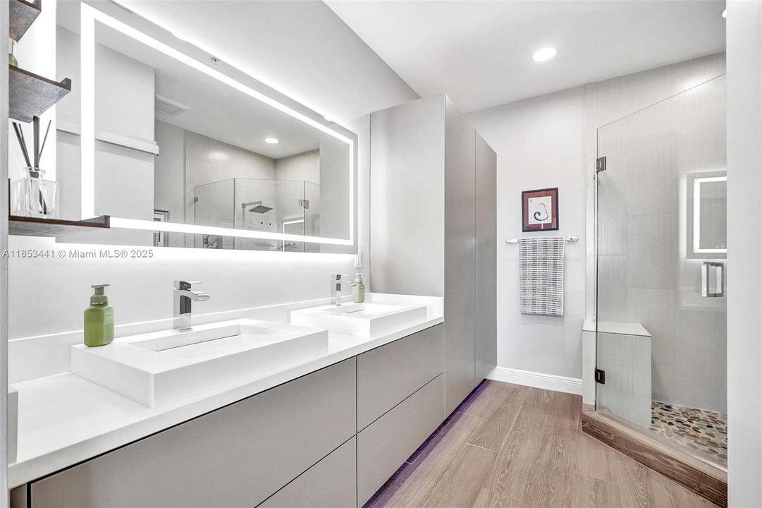 Недавно продано: $675,000 (2 спален, 2 ванн, 1251 Квадратных фут)