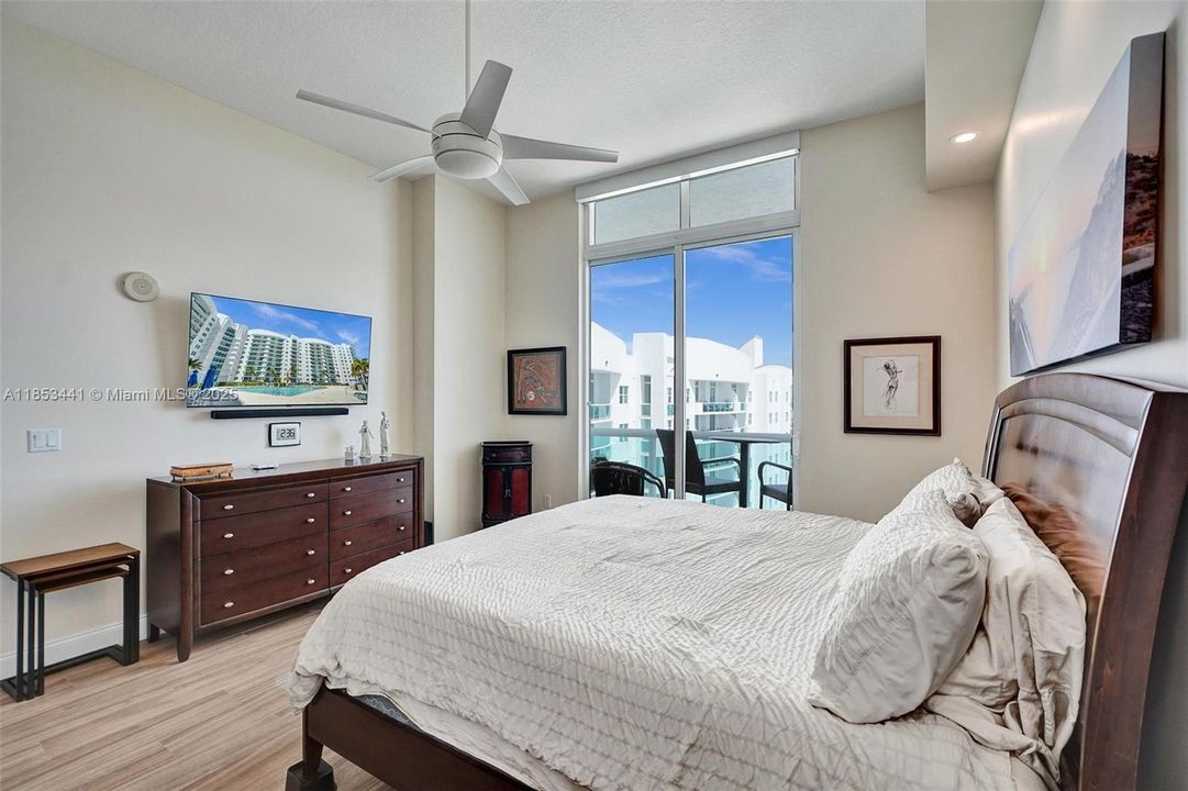 Недавно продано: $675,000 (2 спален, 2 ванн, 1251 Квадратных фут)