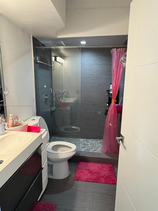 En Venta: $799,900 (3 camas, 2 baños, 1180 Pies cuadrados)