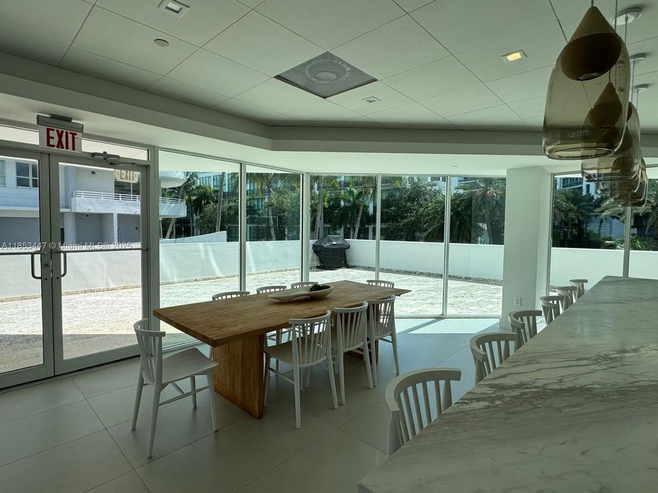 En Venta: $799,900 (3 camas, 2 baños, 1180 Pies cuadrados)