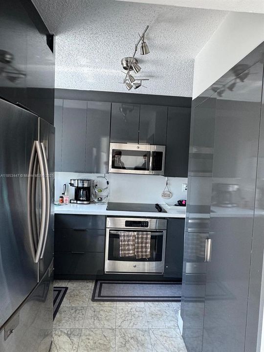 En Venta: $799,900 (3 camas, 2 baños, 1180 Pies cuadrados)