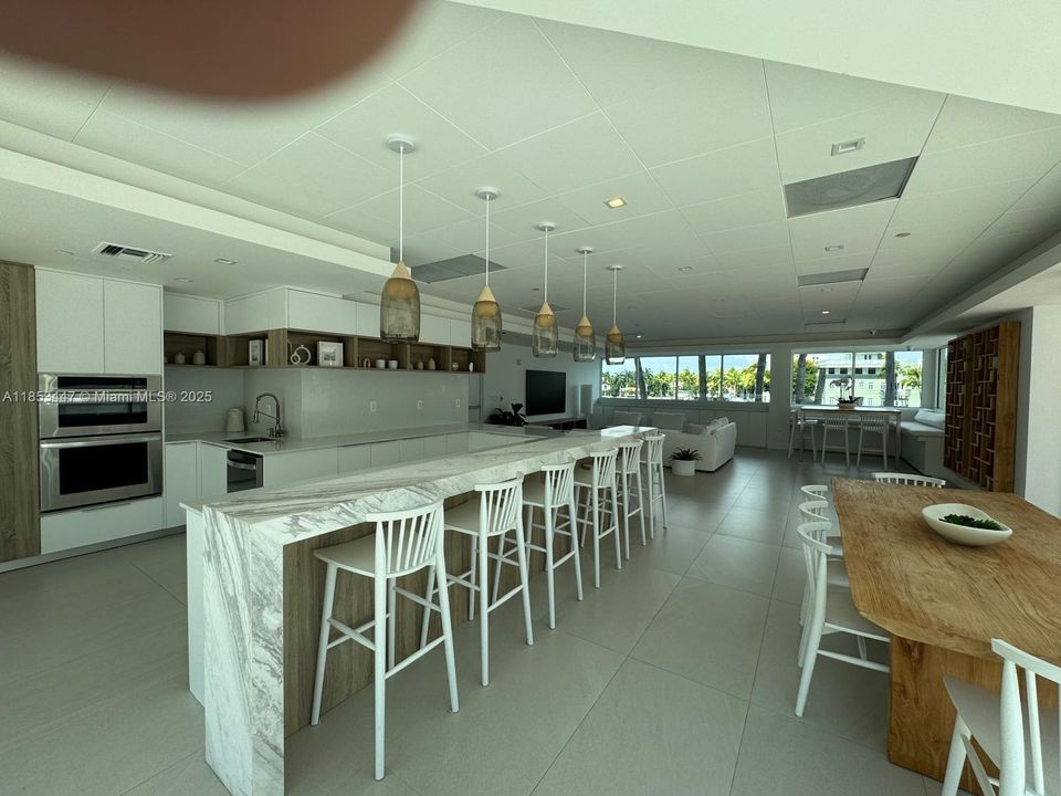 En Venta: $799,900 (3 camas, 2 baños, 1180 Pies cuadrados)