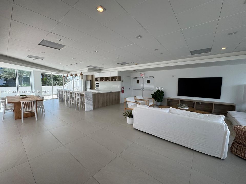 En Venta: $799,900 (3 camas, 2 baños, 1180 Pies cuadrados)