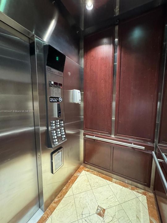 En Venta: $799,900 (3 camas, 2 baños, 1180 Pies cuadrados)