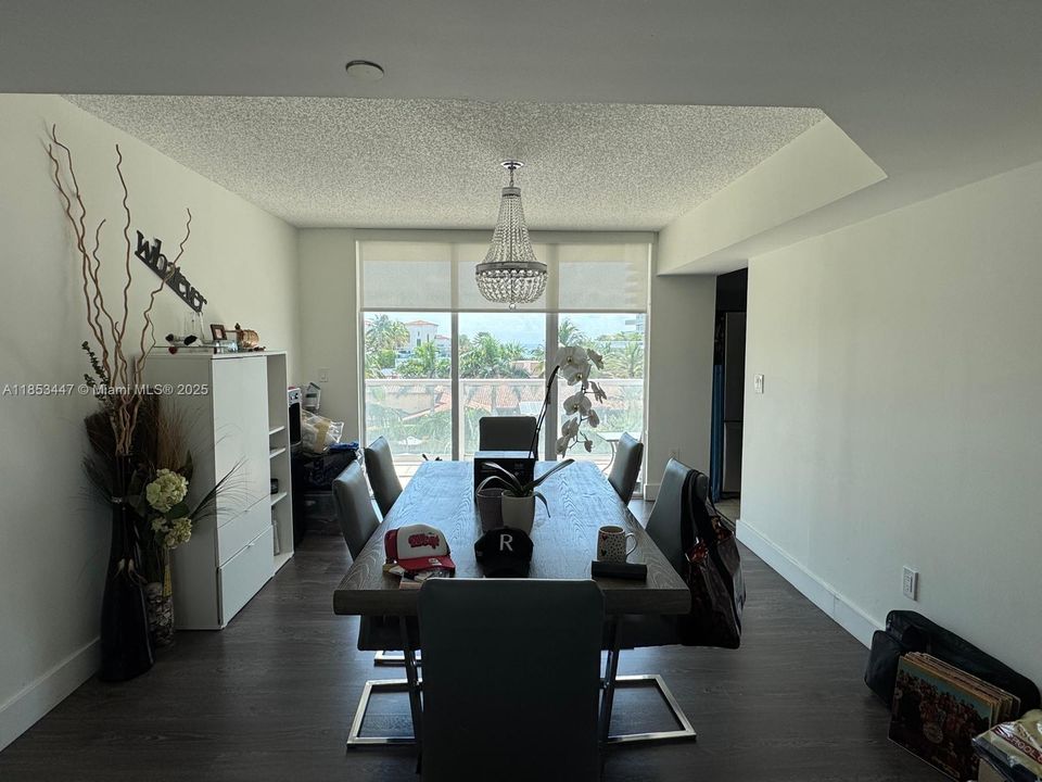 En Venta: $799,900 (3 camas, 2 baños, 1180 Pies cuadrados)