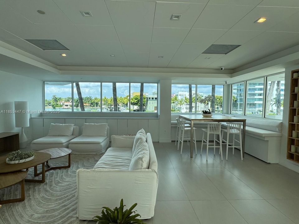 En Venta: $799,900 (3 camas, 2 baños, 1180 Pies cuadrados)