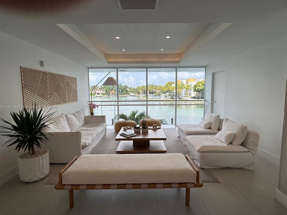 En Venta: $799,900 (3 camas, 2 baños, 1180 Pies cuadrados)