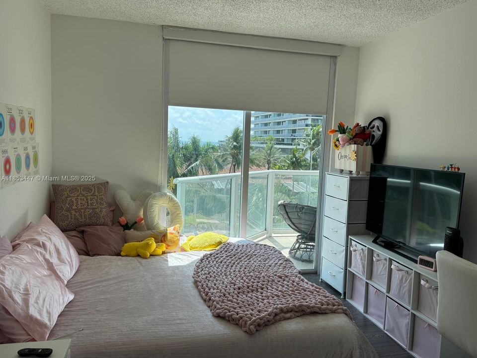 En Venta: $799,900 (3 camas, 2 baños, 1180 Pies cuadrados)