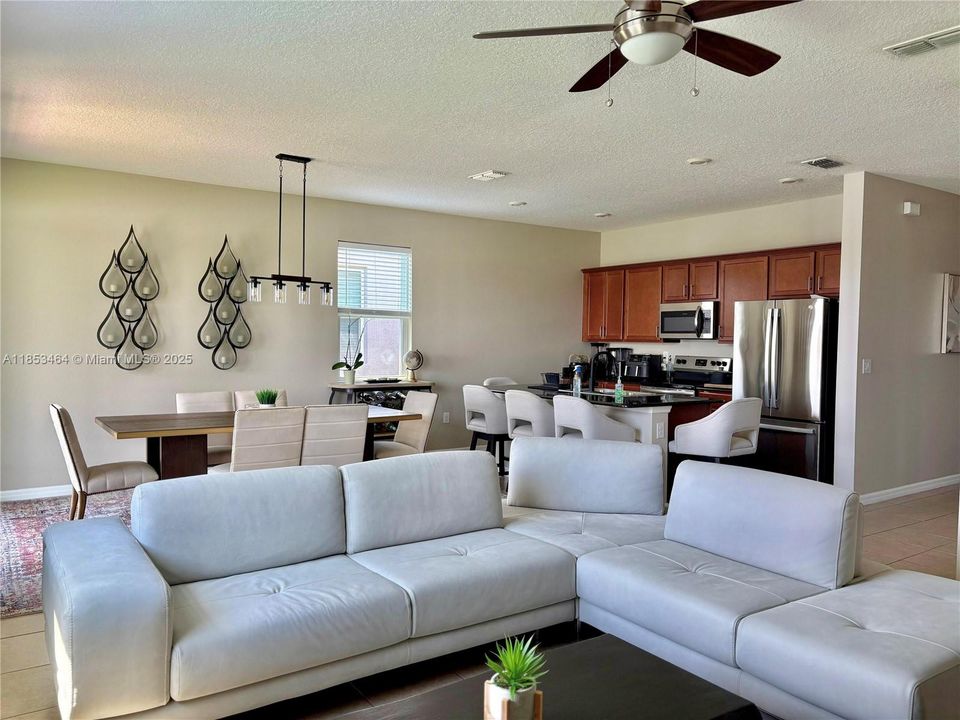 For Sale: $420,000 (4 beds, 2 baths, 1707 Square Feet)