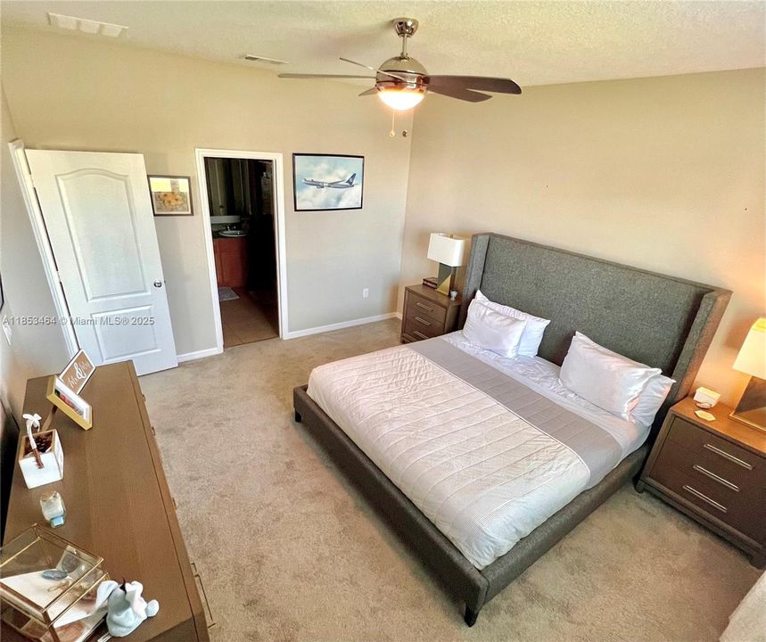 For Sale: $420,000 (4 beds, 2 baths, 1707 Square Feet)