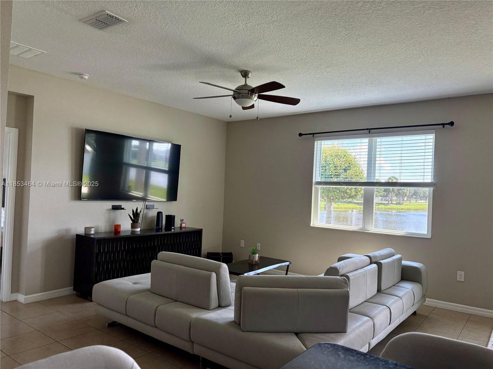 For Sale: $420,000 (4 beds, 2 baths, 1707 Square Feet)