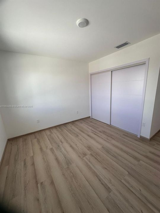 Недавно продано: $419,900 (4 спален, 3 ванн, 1660 Квадратных фут)