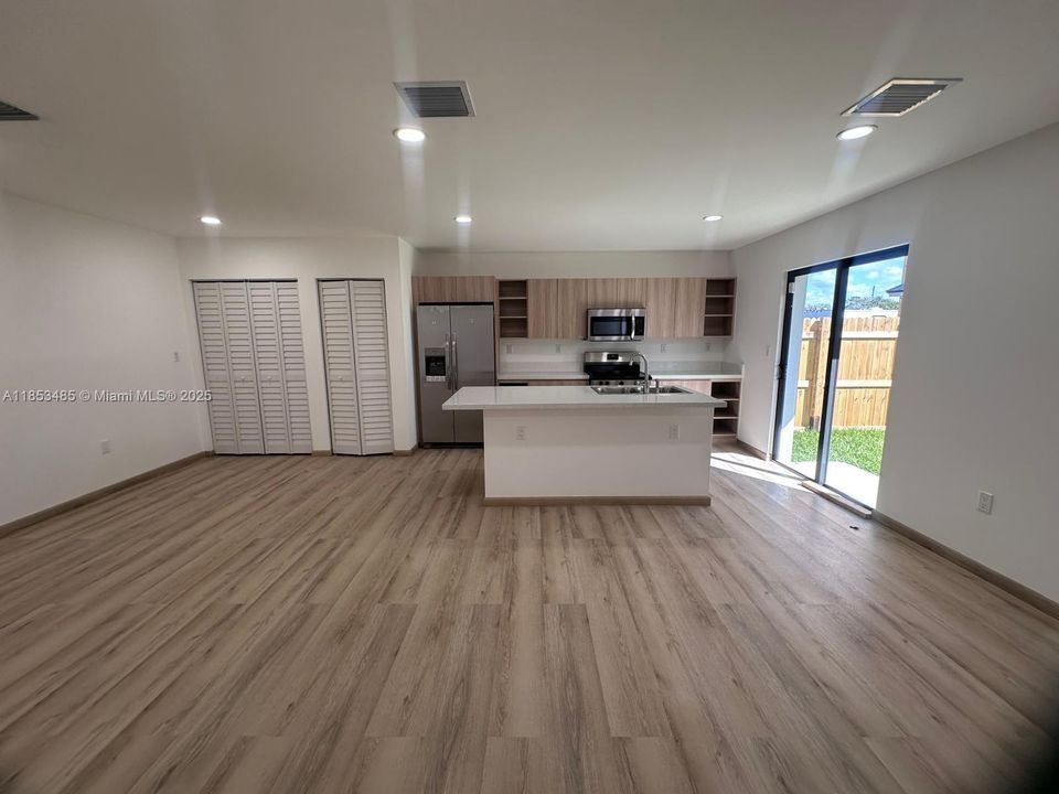 Недавно продано: $419,900 (4 спален, 3 ванн, 1660 Квадратных фут)