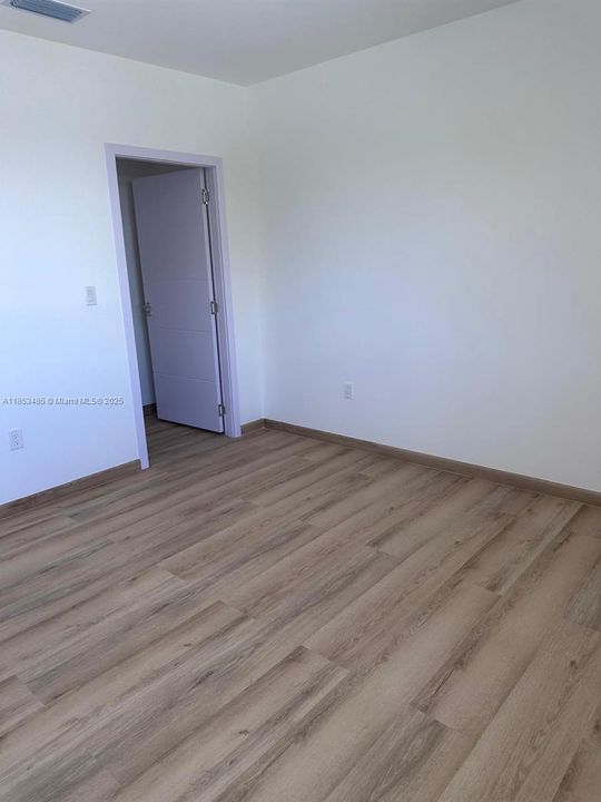 Недавно продано: $419,900 (4 спален, 3 ванн, 1660 Квадратных фут)