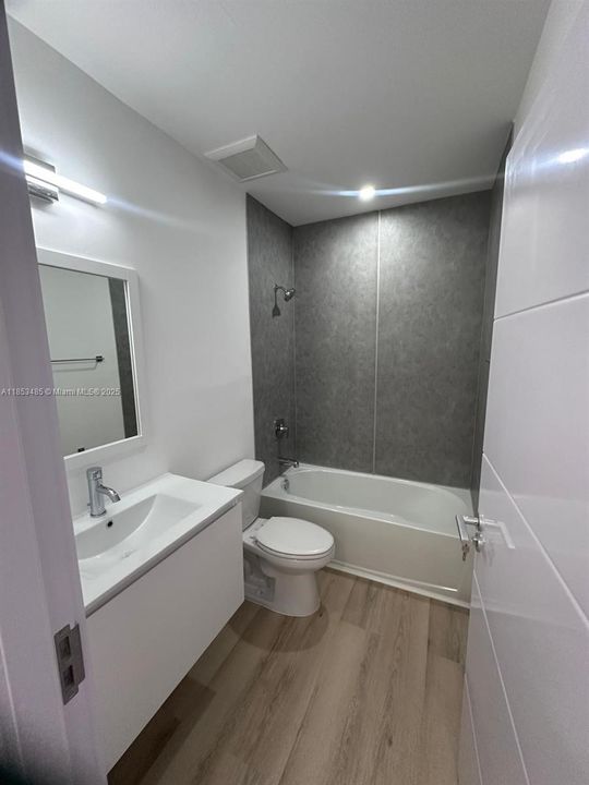 Недавно продано: $419,900 (4 спален, 3 ванн, 1660 Квадратных фут)