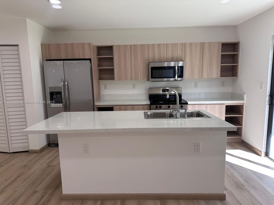 Недавно продано: $419,900 (4 спален, 3 ванн, 1660 Квадратных фут)