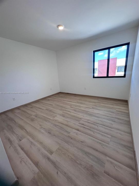 Недавно продано: $419,900 (4 спален, 3 ванн, 1660 Квадратных фут)