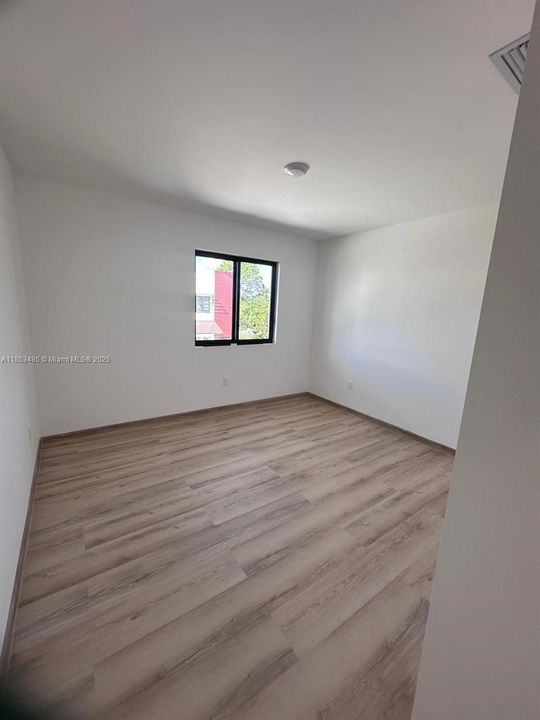 Недавно продано: $419,900 (4 спален, 3 ванн, 1660 Квадратных фут)