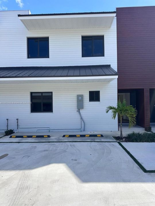 Недавно продано: $419,900 (4 спален, 3 ванн, 1660 Квадратных фут)