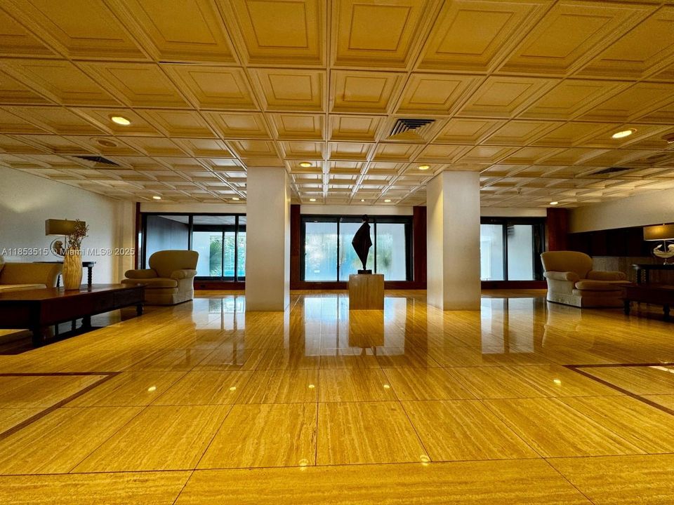 For Sale: $615,000 (2 beds, 2 baths, 1100 Square Feet)