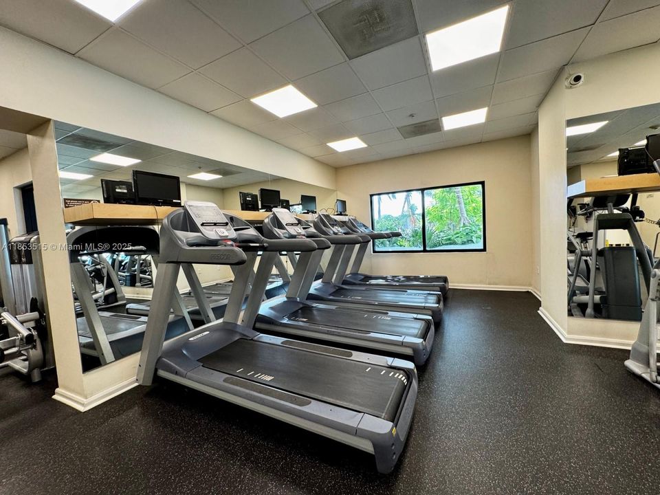 For Sale: $615,000 (2 beds, 2 baths, 1100 Square Feet)