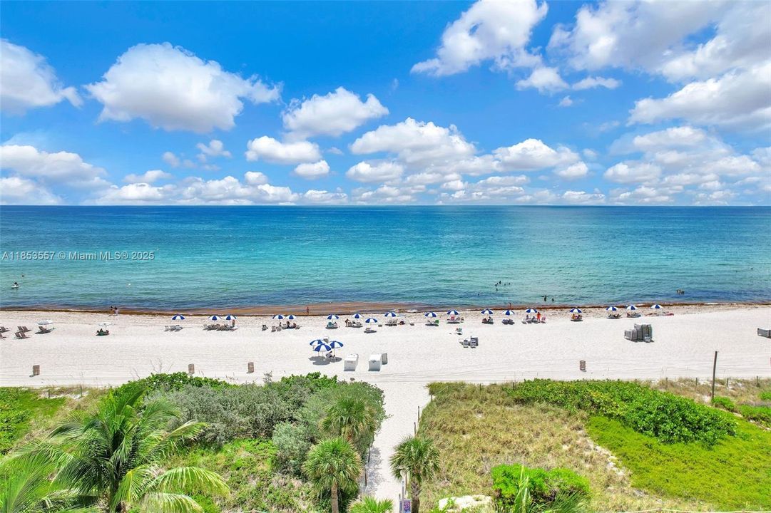 待售: $1,100,000 (2 贝兹, 2 浴室, 1030 平方英尺)