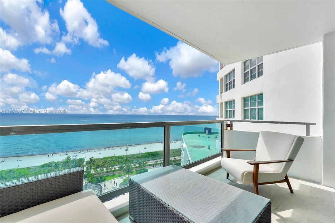 待售: $1,100,000 (2 贝兹, 2 浴室, 1030 平方英尺)