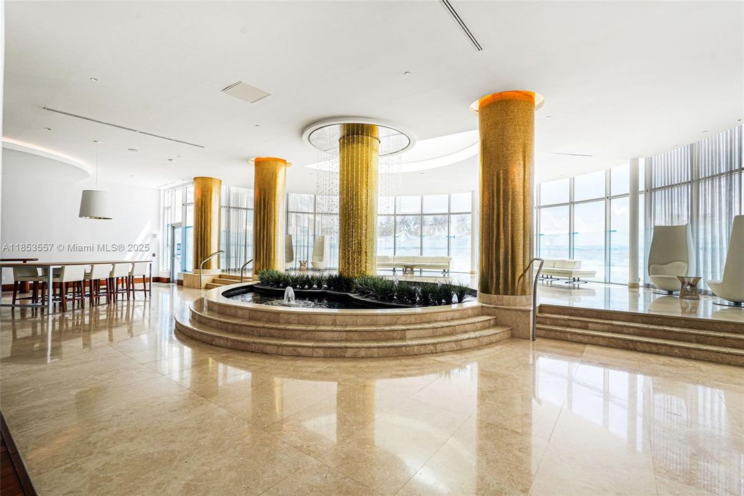 待售: $1,100,000 (2 贝兹, 2 浴室, 1030 平方英尺)