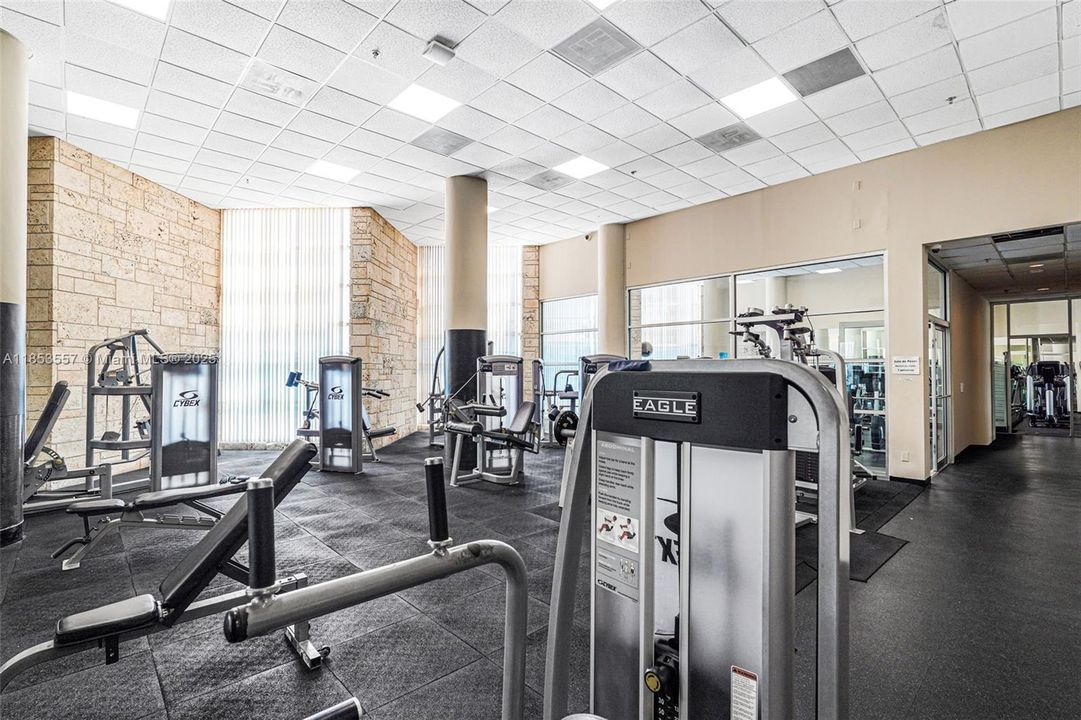 待售: $1,100,000 (2 贝兹, 2 浴室, 1030 平方英尺)