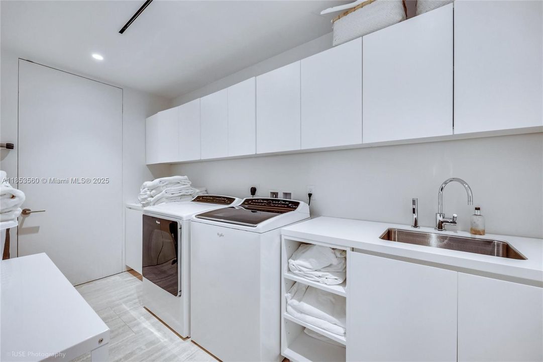 For Sale: $38,000,000 (7 beds, 7 baths, 7387 Square Feet)