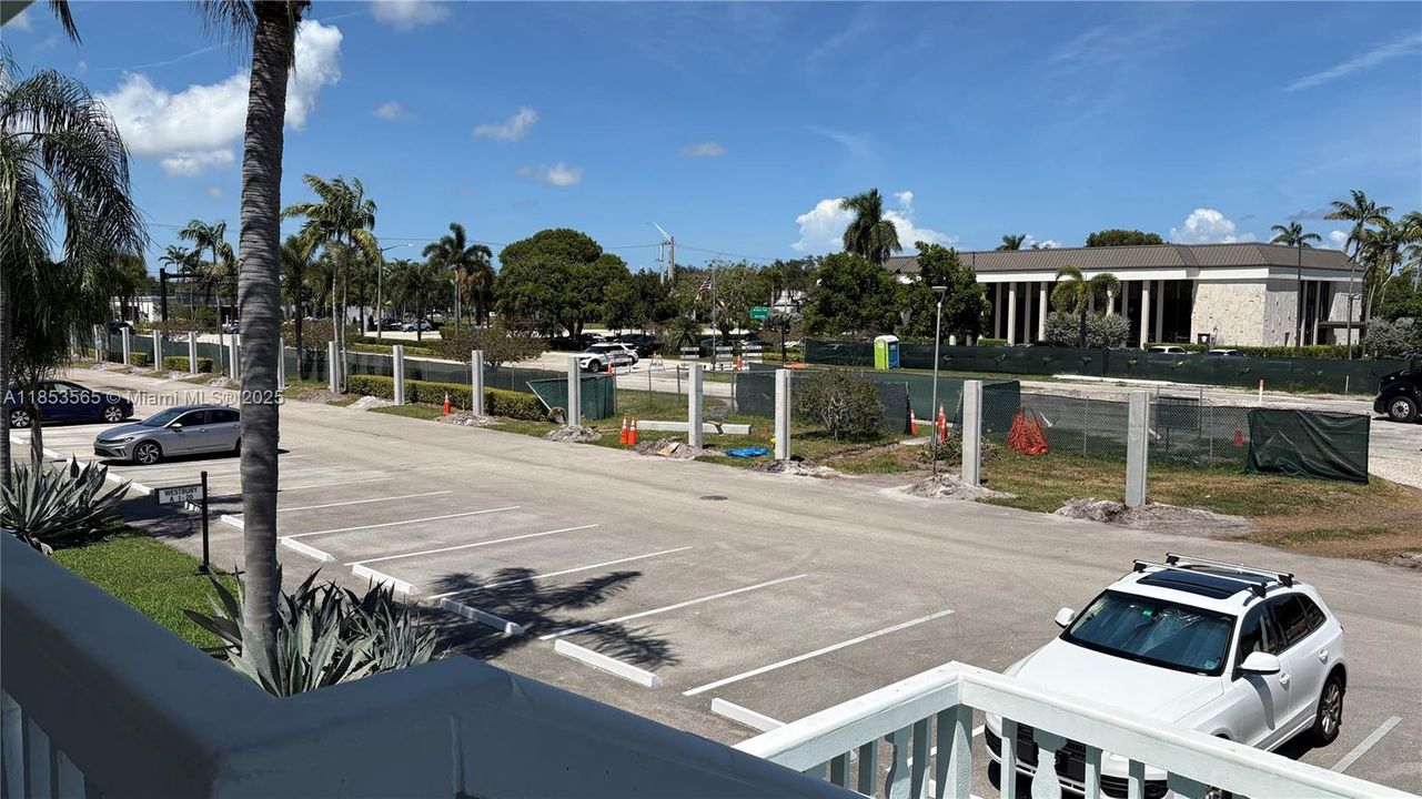 待售: $90,000 (1 贝兹, 1 浴室, 585 平方英尺)