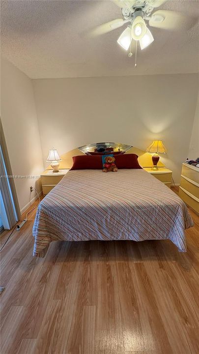 待售: $90,000 (1 贝兹, 1 浴室, 585 平方英尺)