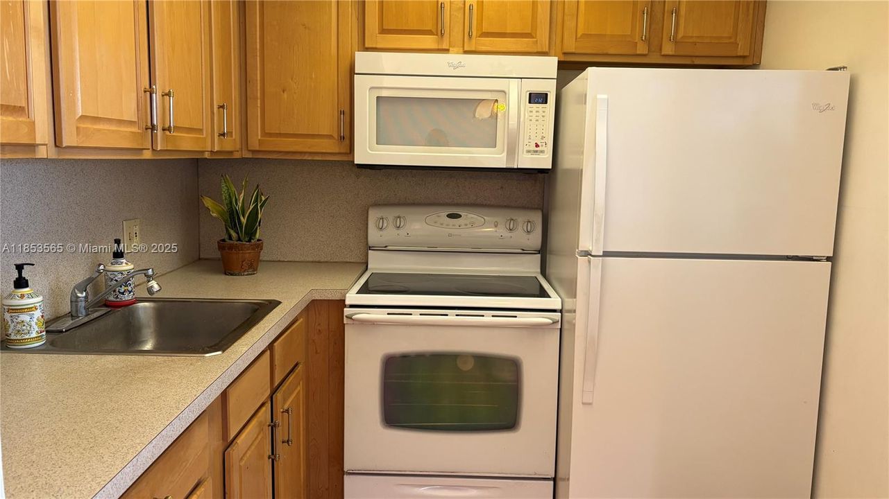 待售: $90,000 (1 贝兹, 1 浴室, 585 平方英尺)