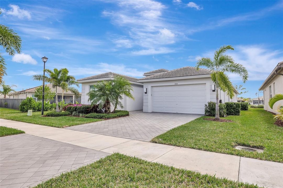 Recently Sold: $750,000 (4 beds, 3 baths, 2358 Square Feet)
