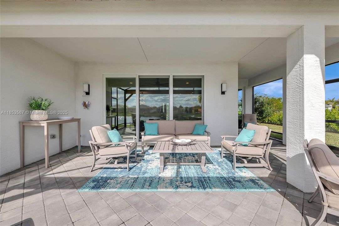 Recently Sold: $750,000 (4 beds, 3 baths, 2358 Square Feet)