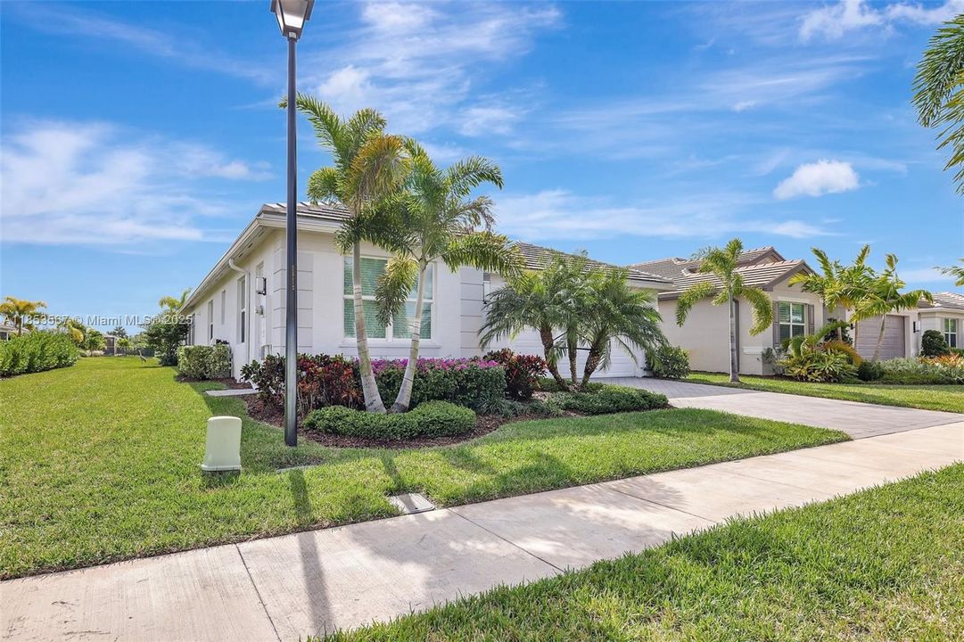 Recently Sold: $750,000 (4 beds, 3 baths, 2358 Square Feet)