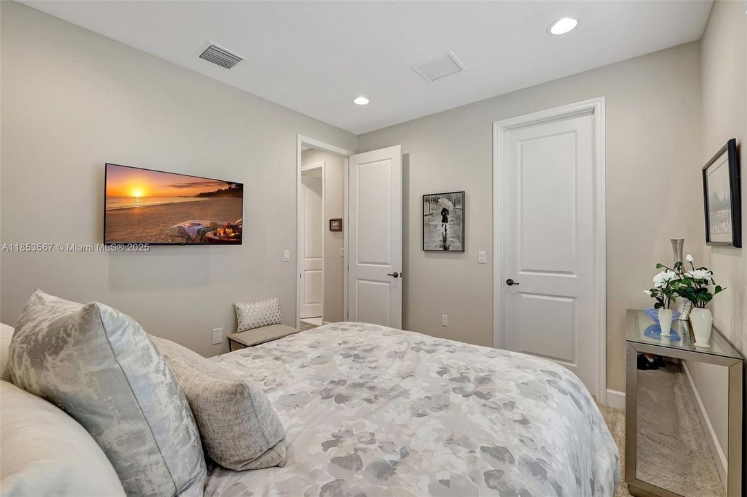 Recently Sold: $750,000 (4 beds, 3 baths, 2358 Square Feet)