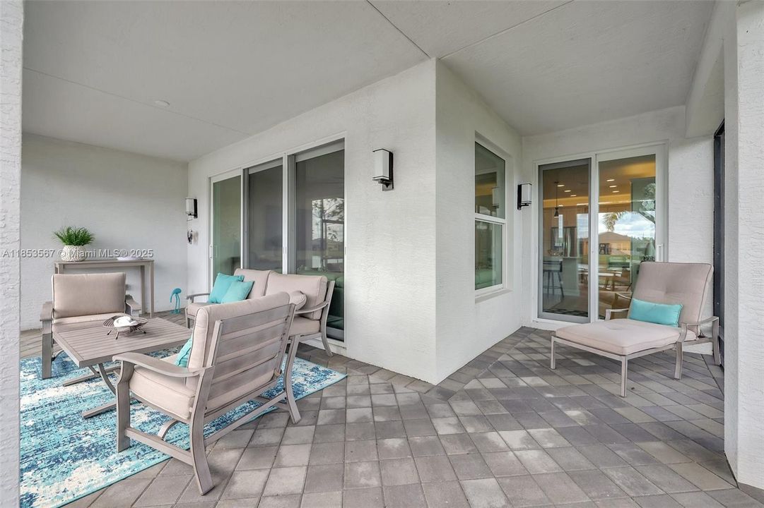 Recently Sold: $750,000 (4 beds, 3 baths, 2358 Square Feet)