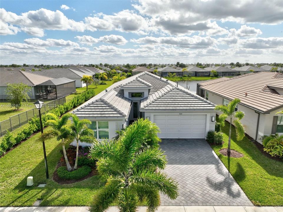 Recently Sold: $750,000 (4 beds, 3 baths, 2358 Square Feet)