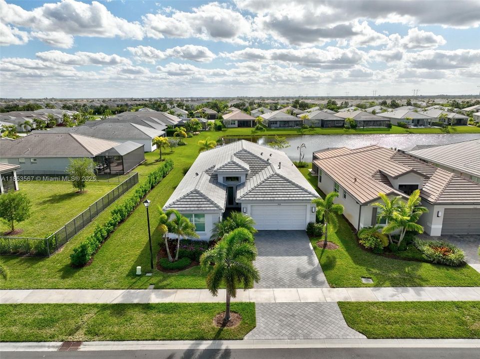 Recently Sold: $750,000 (4 beds, 3 baths, 2358 Square Feet)