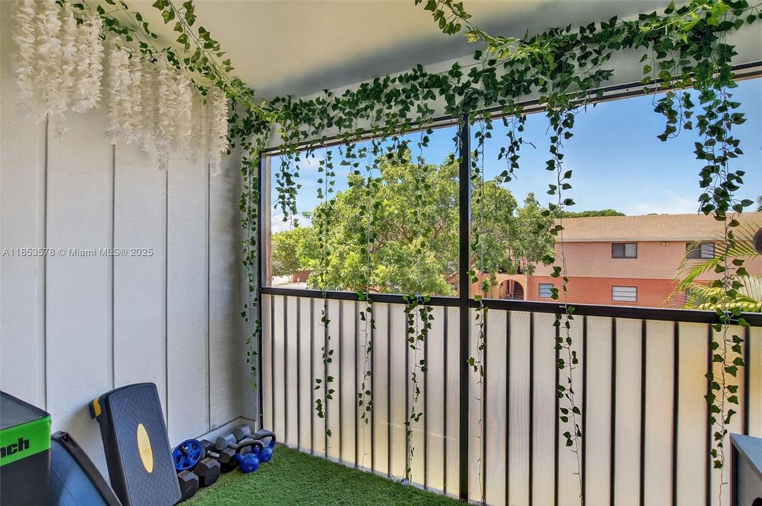 Private outdoor screened balcony