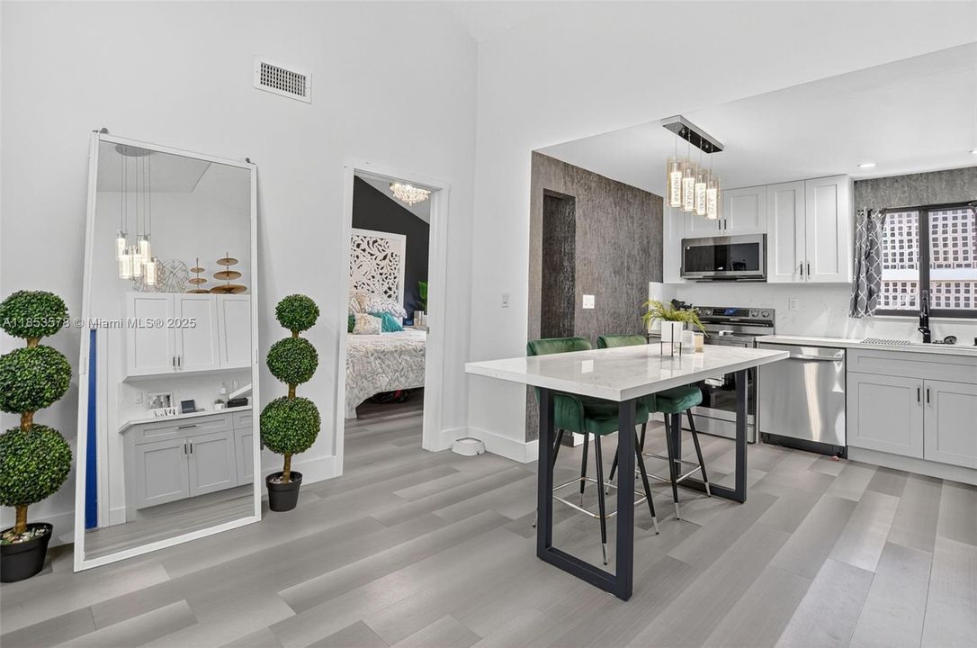 Recently Sold: $259,999 (2 beds, 2 baths, 870 Square Feet)