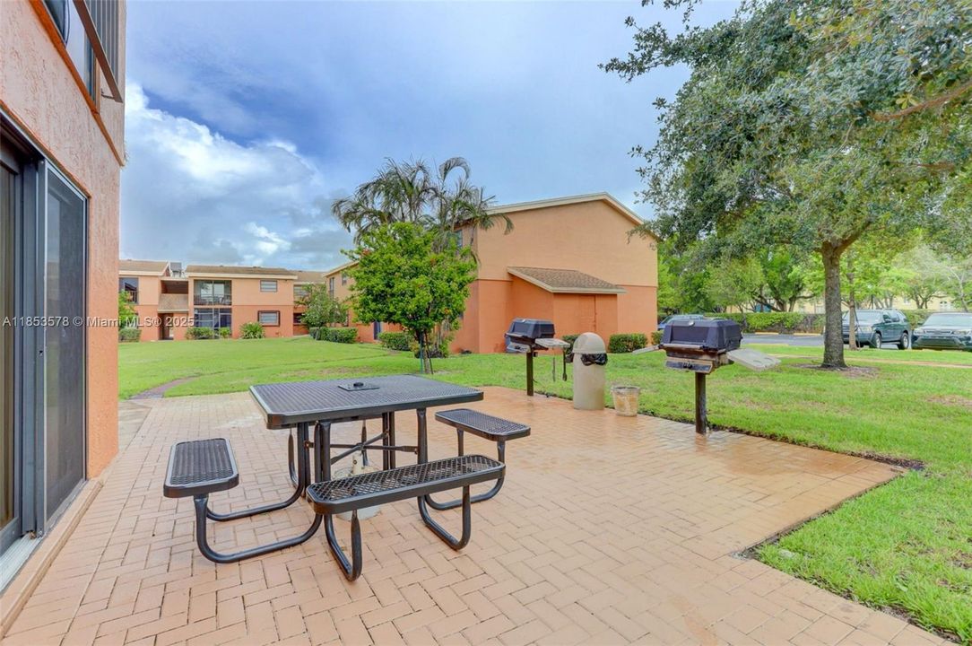 Recently Sold: $259,999 (2 beds, 2 baths, 870 Square Feet)