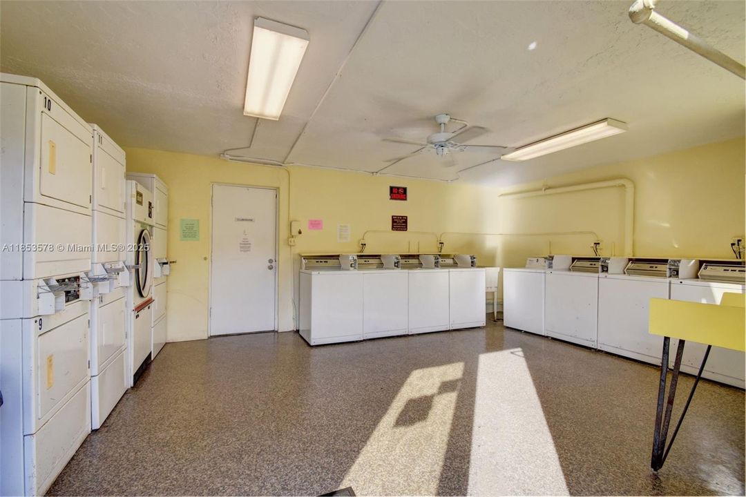 Recently Sold: $259,999 (2 beds, 2 baths, 870 Square Feet)