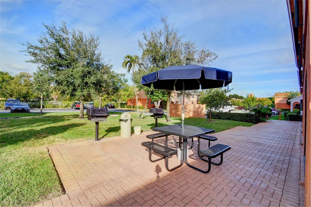 Recently Sold: $259,999 (2 beds, 2 baths, 870 Square Feet)