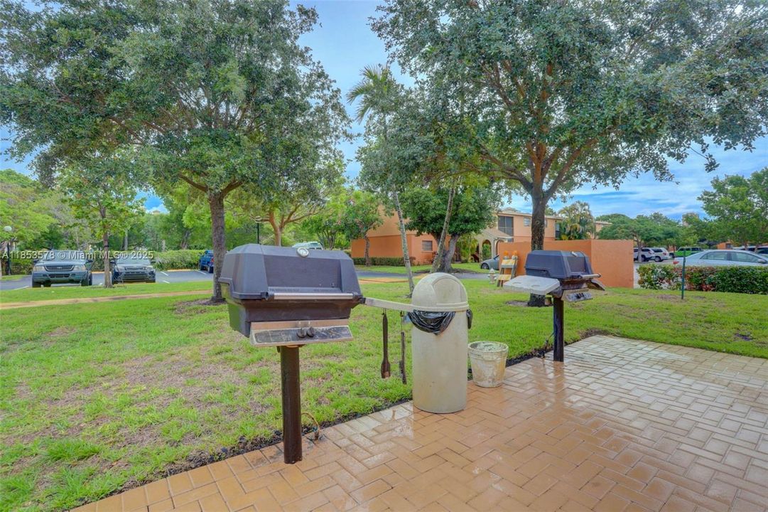 Recently Sold: $259,999 (2 beds, 2 baths, 870 Square Feet)